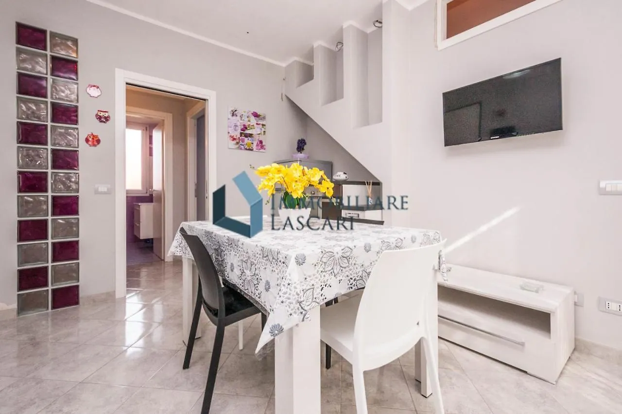 Villa Luana, A Pochi Passi Dal Mare 拉斯卡里 0*,