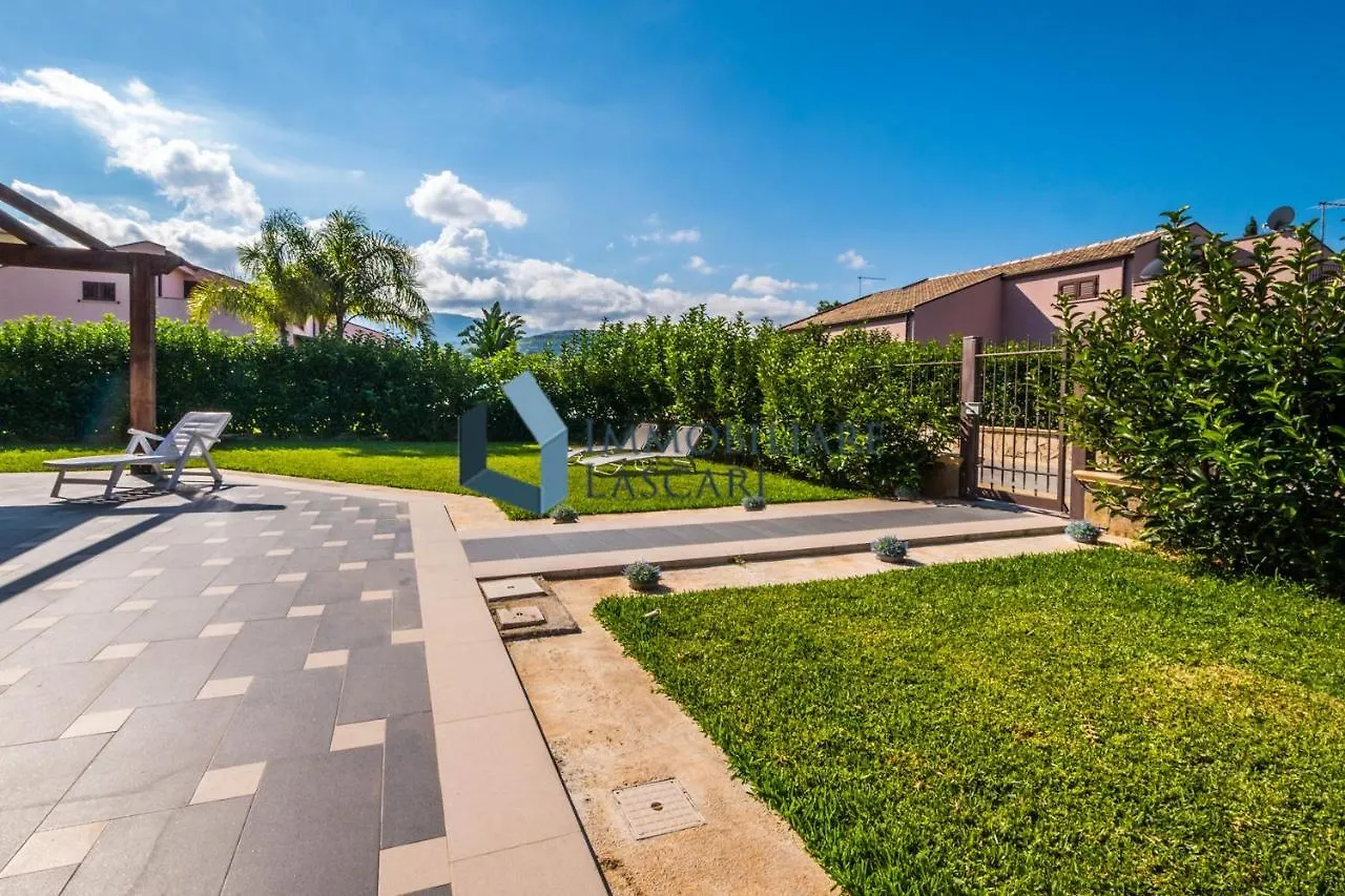 Villa Luana, A Pochi Passi Dal Mare 拉斯卡里 0*,